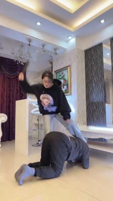 【潘妮女王】被女儿暴虐的继父 bf22912