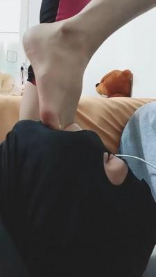 【美娜格格】家奴舔脚伺候起床 bf22732
