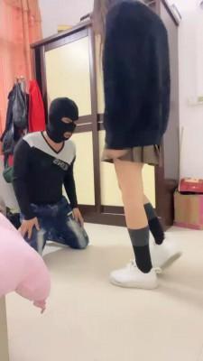 【伊妮】小白鞋及膝袜辱小白狗 bf22595