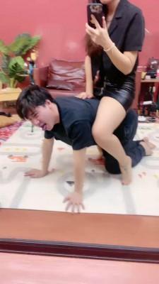 【辣妈S】骑马遛狗/丝袜脚深喉 bf22318