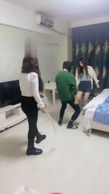 【晴儿】姐妹花狠虐父子奴【双视角版】 bf22185
