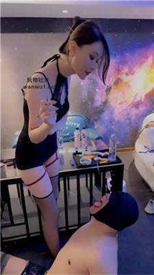 【艾琳】吊绑-高跟重度踢裆/耳光虐乳/闻臭鞋【完整版】 bf43665