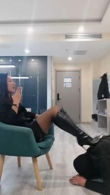 【冷御女王】长靴S辱脚下贱奴才 bf22095