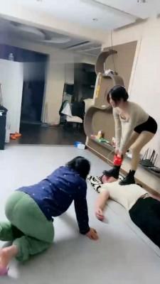 【麋鹿银儿】双S站在狗身上健身 bf21782