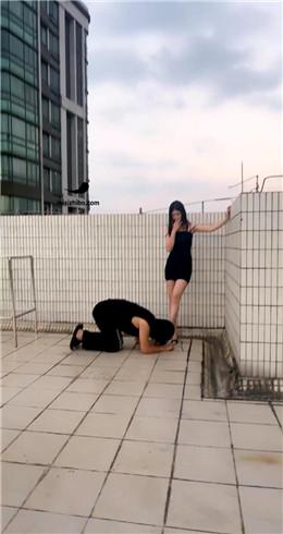 【Fiona菲菲】天台调教尾随狗 bf21488