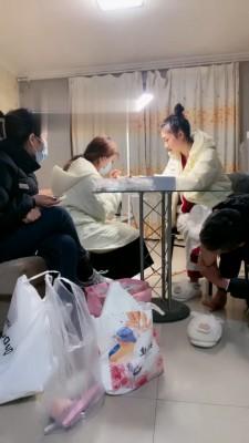 【惜沫】刺激!美甲店当众素人的面tj狗 bf21521