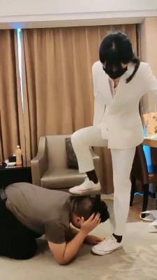 【暴力美学】偷拍女白领的下场 bf20069