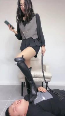 【初见】长靴S蹂躏脚下奴 bf19941