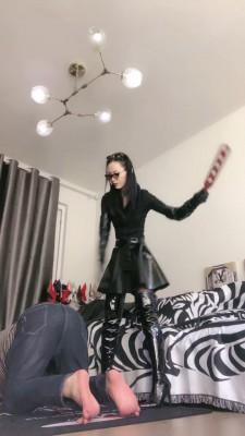 【靴嘉妮】长靴严厉主鞭打狗废物 bf19723