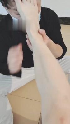 【德意户外男神】暗访成功被大姐强制舔脚 bf18551