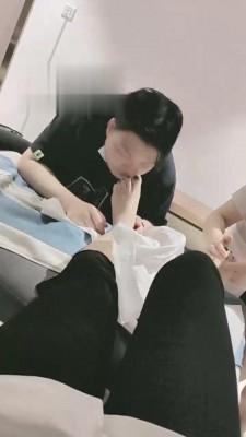 【妮蔻】沐足店公开舔脚伺候 bf17746