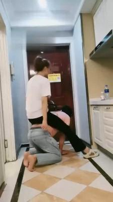 【梦蝶女王】暴力踢踹打宠物 bf17671