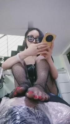 【叶子天津】性感S网袜全体重踩 bf15233