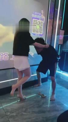 【风吟女神】KTV调双M/圣水/耳光/高跟踩踏/拧耳朵【双视角版】bf14233