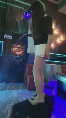 【风吟女神】KTV调双M/圣水/耳光/高跟踩踏/拧耳朵【双视角版】bf14233
