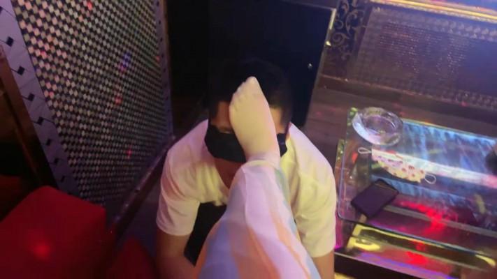 【小鱼爹】KTV调教舔脚坐脸 bf13614