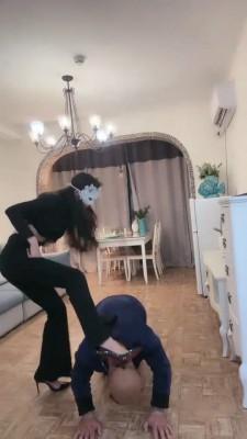 【妆主大大】白领虐打光头老板/圣水 bf21308