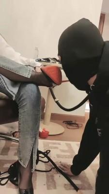 【辰辰】高跟女神骑马转胯之辱 bf20954