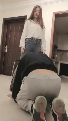 【辰辰】高跟女神骑马转胯之辱 bf20954