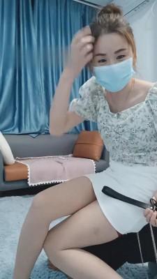 【美奈子】白领下班让狗舔鞋舔脚 bf12846
