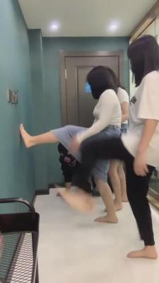 【精神小妹】美甲店三姐妹随性发挥调教 bf12858