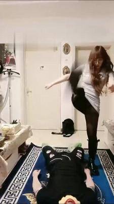 【宝儿】跟踪狂到家暴力踩踏耳光 bf13244