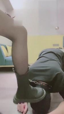 【陈甜女帝】精神小妹短靴黑丝狠虐 bf12821