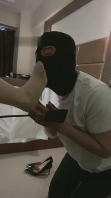 【鑫儿教头】双狗争宠抢舔裸足 bf12737