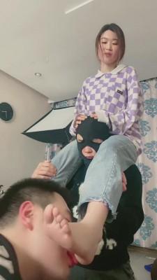【领主老大】素人女奴体验做S群调 bf12570