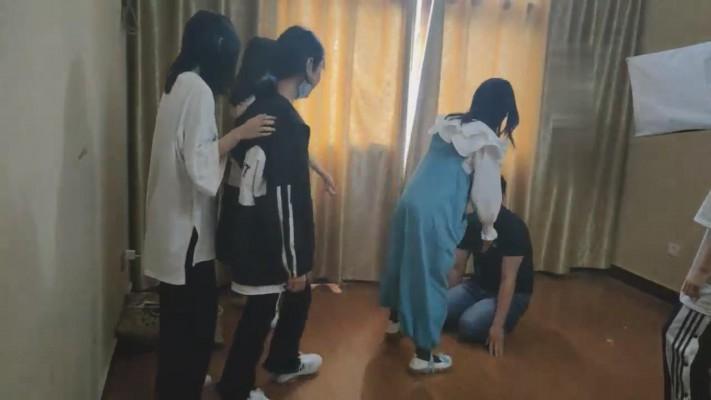 【最抗揍M】精神小妹学生主群殴【中】 bf12378