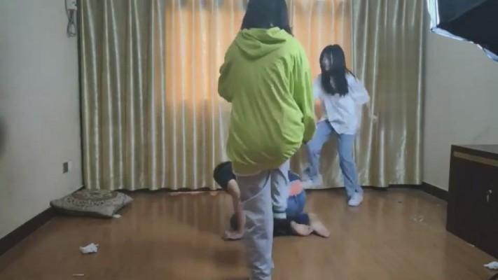 【最抗揍M】精神小妹学生主群殴【上】 bf12375
