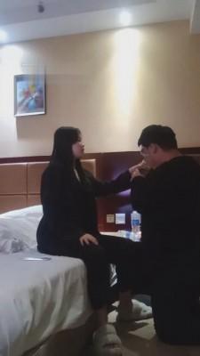 【雯雯】被沐足小妹当狗虐 bf12333