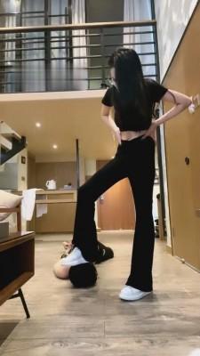 【弯弯小阿姨】捆绑强制小白鞋踢裆 G-210830-7