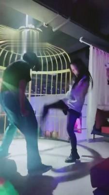 【小拽主人】酒吧3S精神小妹吊绑虐狗 bf4173