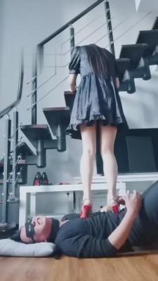 【猫神大人】运动小白鞋全体重踩踏 bf4126