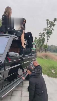 【晨晨】路边群调两贱狗 bf3992