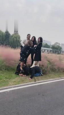 【晨晨】路边群调两贱狗 bf3992