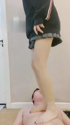 【丝洛】足底视角舔-全体重深喉 bf3876