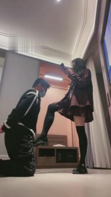 【强抚】皮鞋过膝袜踢裆开发场 bf3871