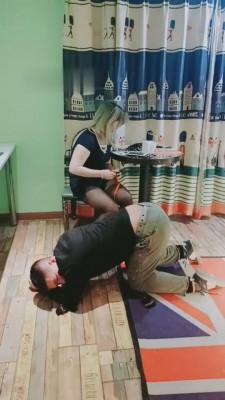 【户外第一】伺候女女情侣亲热-舔脚/耳光/踩踏/踢裆 bf7459