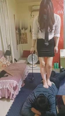 【男神】新女王tj-舔脚耳光鞭打虐乳 bf7251