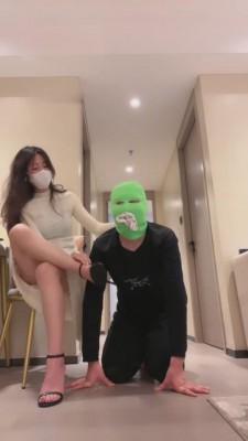 【禾末】网红模特白棉袜戏耍家奴 bf9177