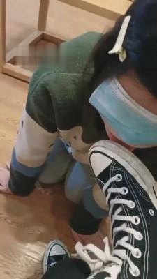 【佳影】素人母狗-脏帆布鞋棉袜教学妹做狗 bf7085