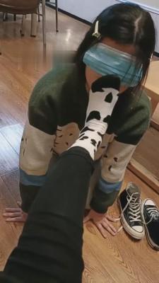 【佳影】素人母狗-脏帆布鞋棉袜教学妹做狗 bf7085
