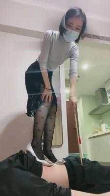 【Q月s】超狠高跟踩踏 bf6798