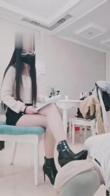 【猫神大人】暴力踢踹男员工 bf6265