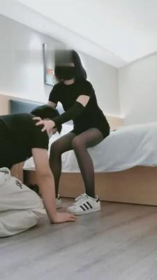 【小拽主人】情侣s开发狗当绿奴（双主轮流圣水） bf6594