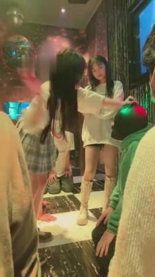 【雪莉】精彩-KTV带素人调七条狗 bf5956