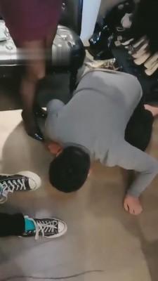 【三三】校园霸凌-3位富家女欺负穷同学 bf8978