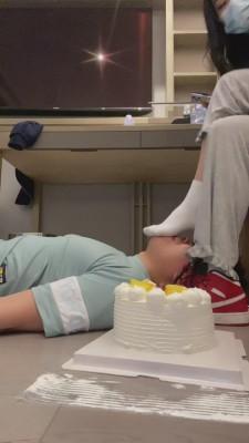 【不知名美女】鞋底脚底喂食/强迫喝圣水 bf10280